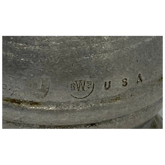 Wilton Armetale Plough Tavern Satin Pewter Salt & Pepper Shakers - Picture 8 of 10